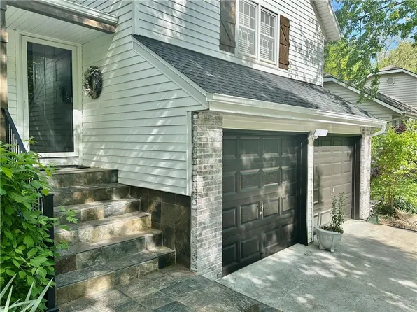 15216 S Arapaho Dr, Olathe, KS 66062