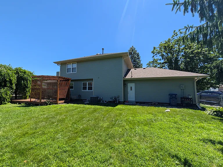 1929 Buchanan Dr — Photo 2
