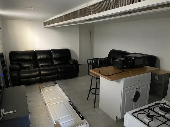 (undisclosed Address), Fresh Meadows, NY 11366