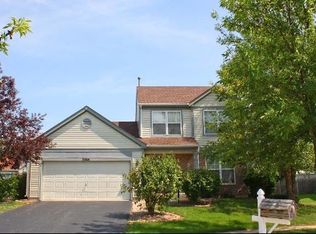 2504 Quail Cv, Carpentersville, IL 60110