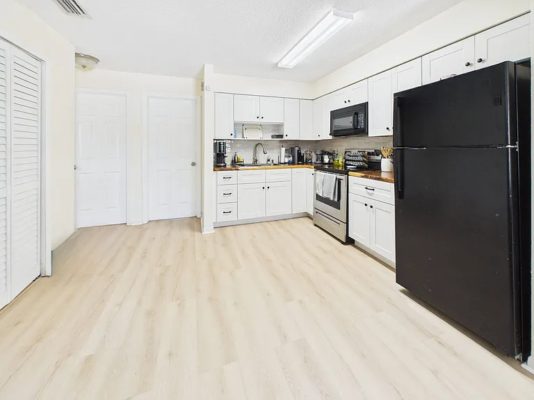 1411 E 109th Ave #B — Photo 22