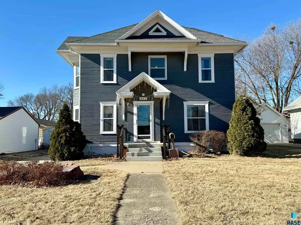 407 N Cedar St, Luverne, MN 56156