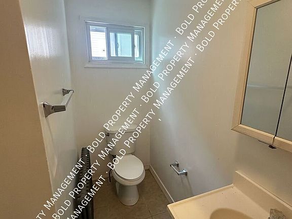 2nd image of 827 Chestnut St APT 1