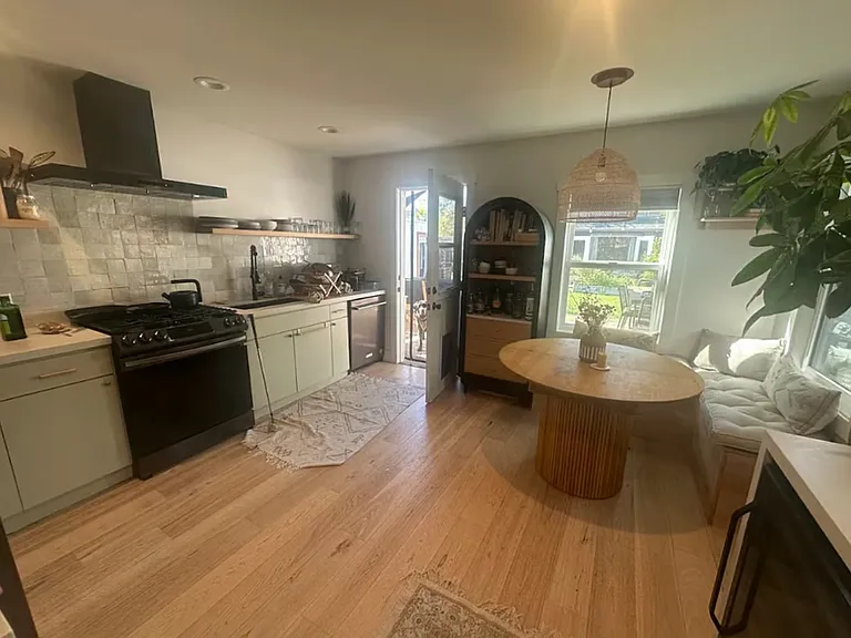 116 W Vince St — Photo 6