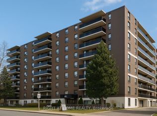 35 Confederation Dr #715, Toronto, ON M1G1A2