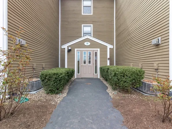 3 Marc Dr APT 3B8, Plymouth, MA 02360
