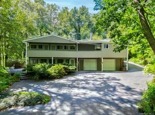 29 Tiffany Rd, Oyster Bay, NY 11771