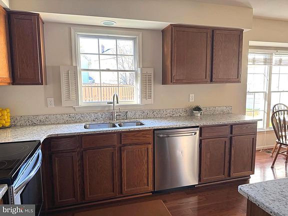 5th image of 110 Bunker Hill Ln