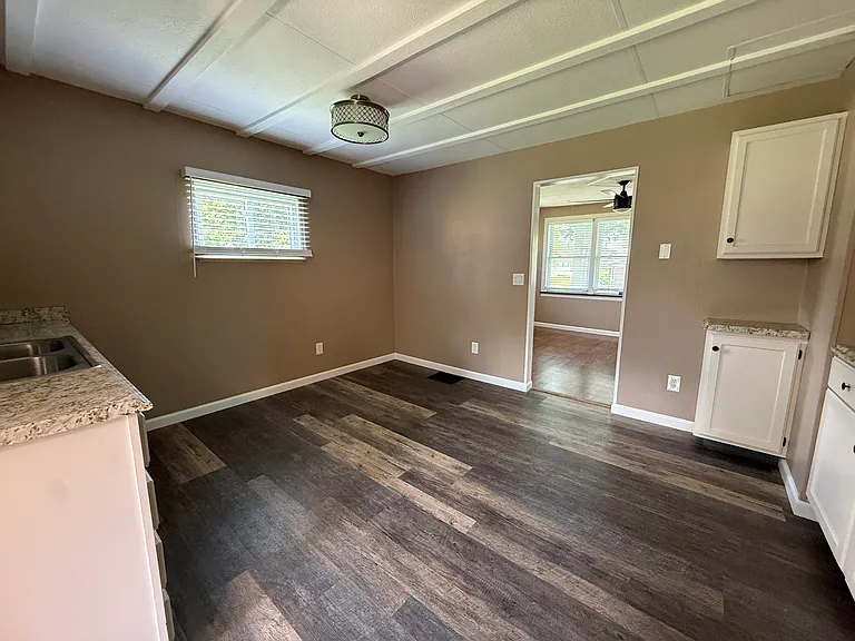 4611 Esther Ave — Photo 9