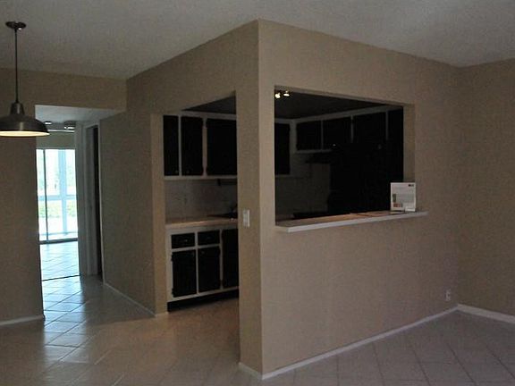 4th image of 42 Westbury B #42