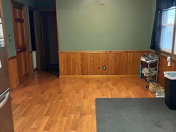 3rd image of 917 S 8th St