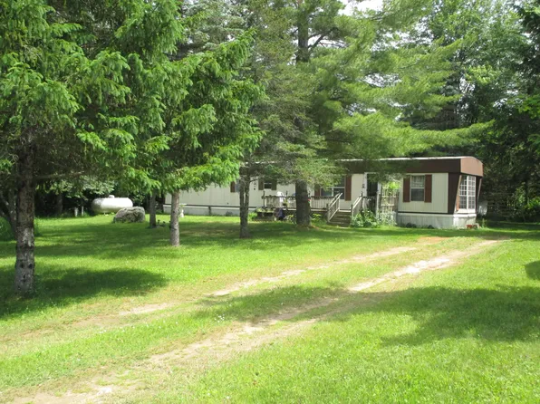 8016 Highland St, Levering, MI 49755