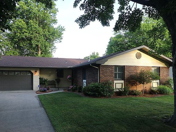 3rd image of 708 Pike Dr E