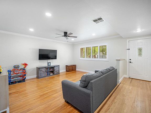 4th image of 740 Roble Dr