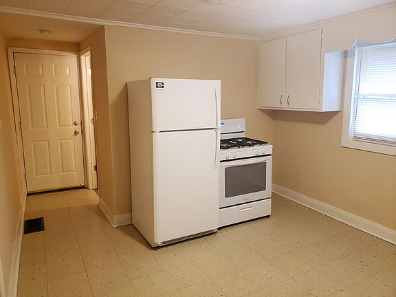 Kitchen- Refrigerator and stove included