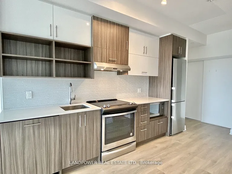 128 Fairview Mall Dr #901 — Photo 2