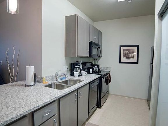 5th image of 951 E Front St #9