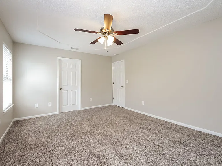 3230 Chantilly Ct — Photo 8