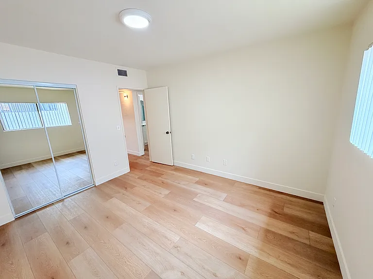 1043 Winchester Ave — Photo 26