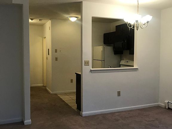 3rd image of 435 Shirley St Floor 2