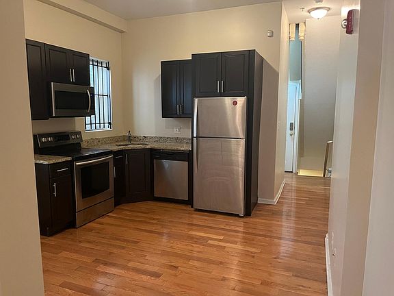 2nd image of 1625 W Diamond St #1R
