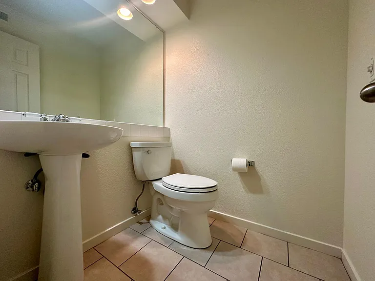 111 Rowena Pl — Photo 8