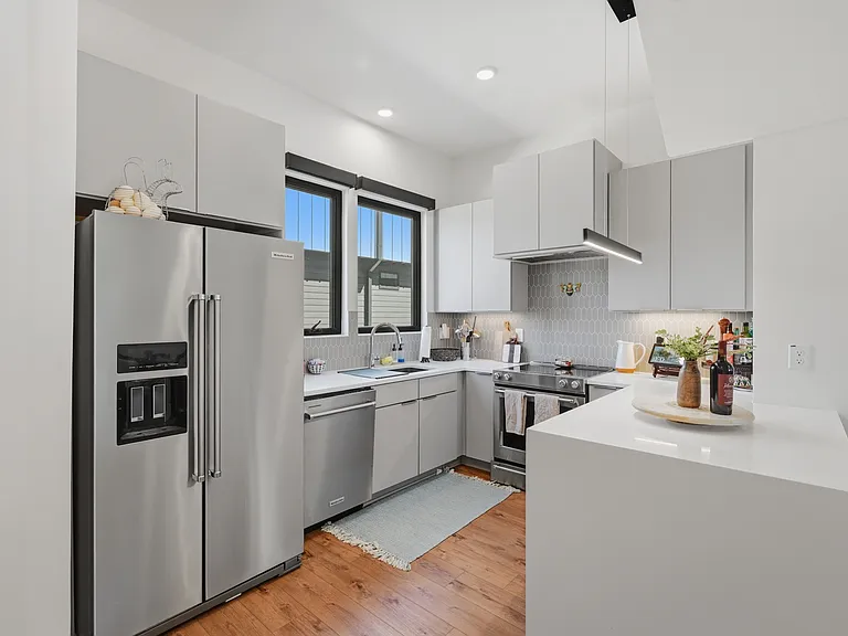 512 Gordon St — Photo 9