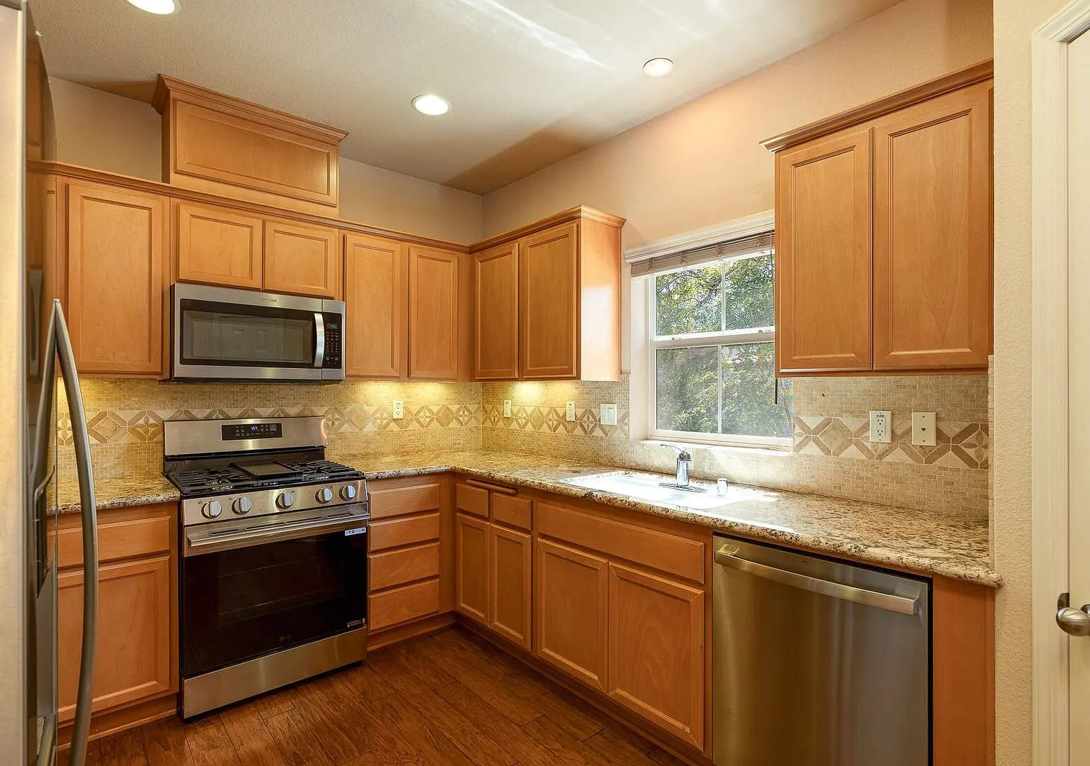 2 Bedroom + 2 Bathroom Condo | End Unit in Riverpark | Oxnard | Unfurnished — Photo 4