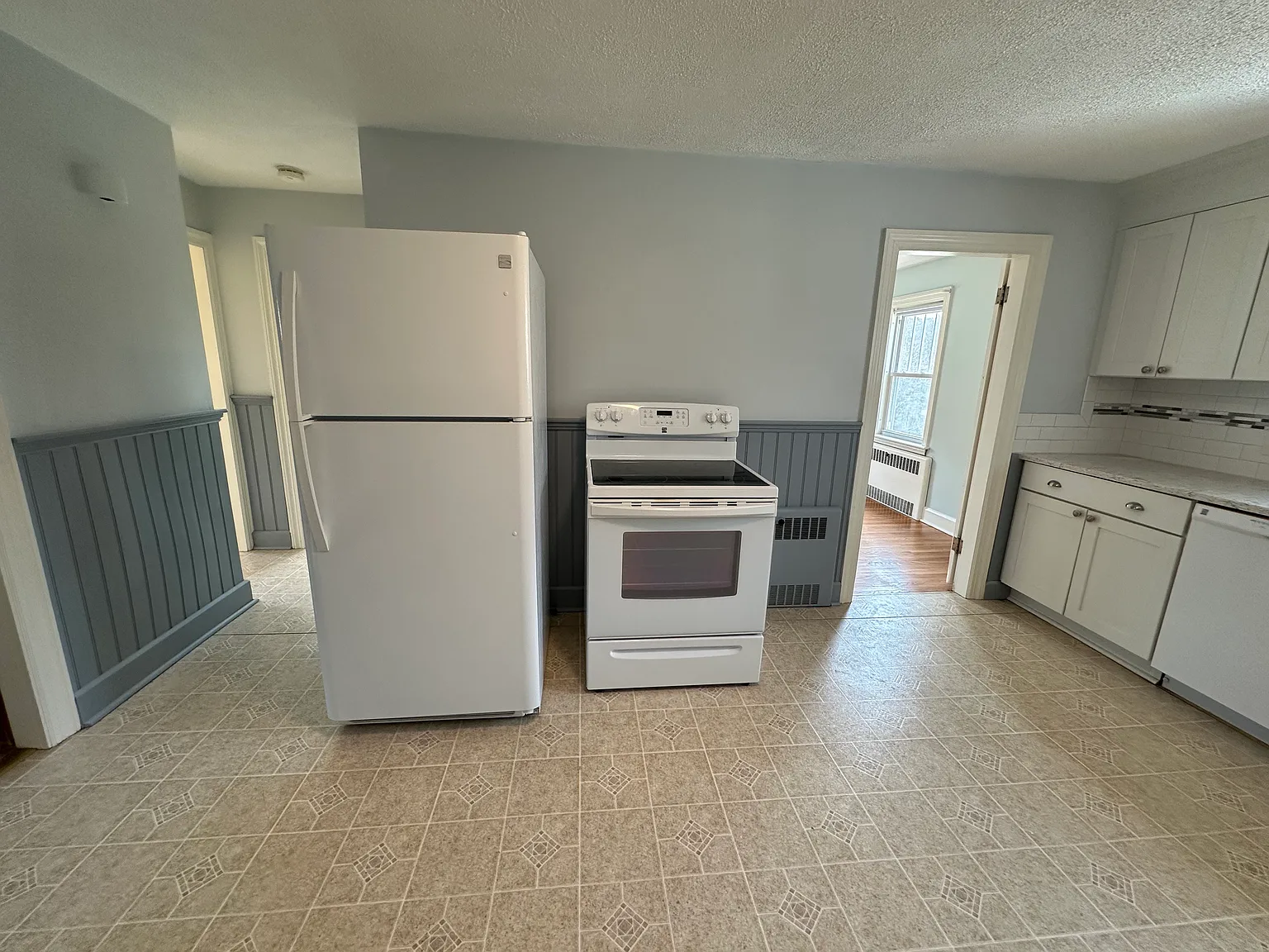 2 bed, 1100 sqft, $2,050 — Photo 3
