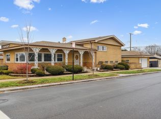 9059 S Bennett Ave, Chicago, IL 60617