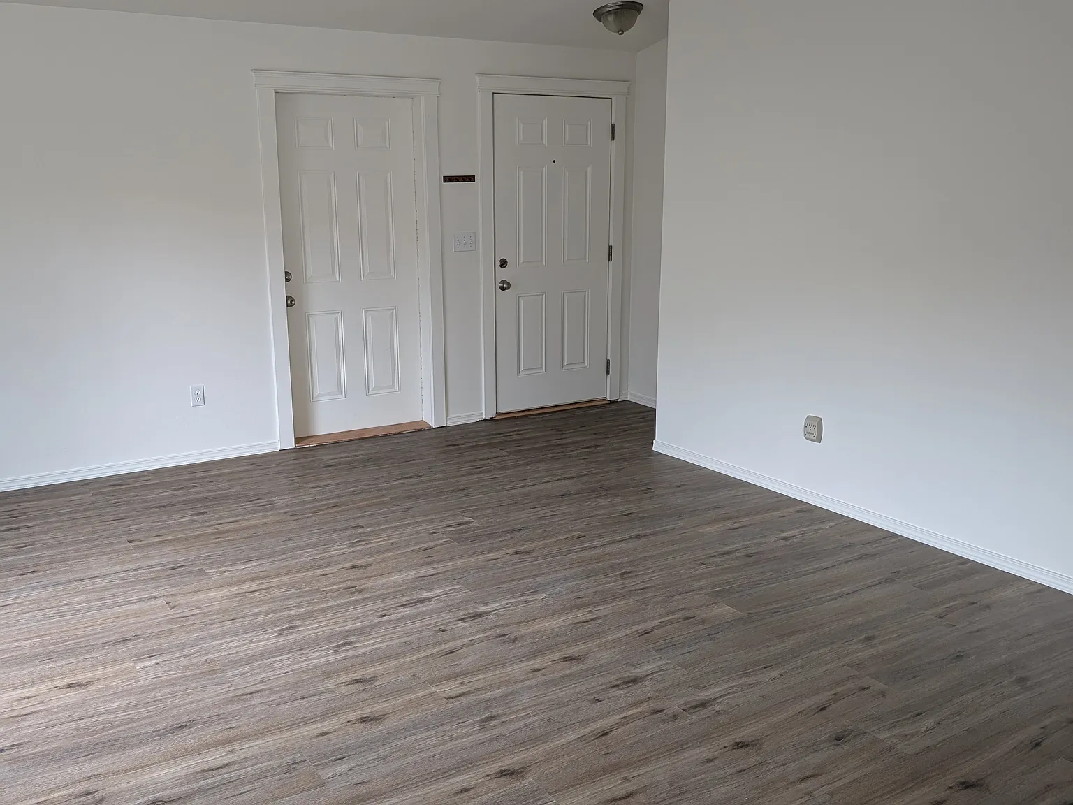 3 bed, 1092 sqft, $2,000 — Photo 1