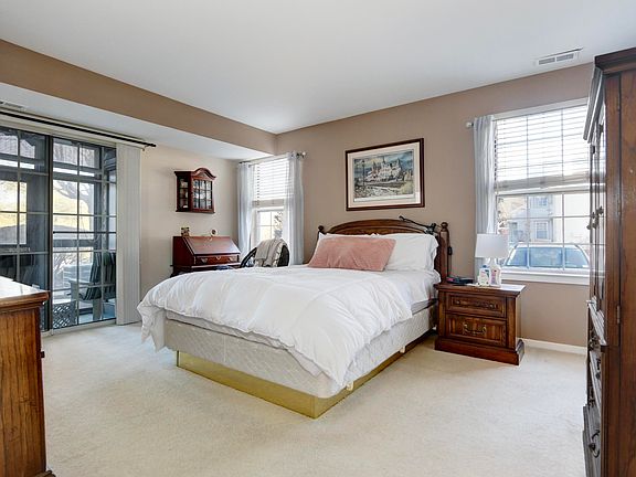 3rd image of 133 Edgewater Dr #29
