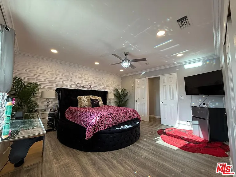 8020 Cora St — Photo 24