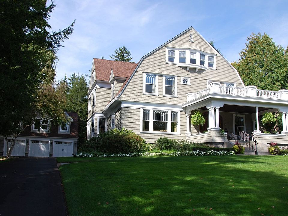 655 North Broadway