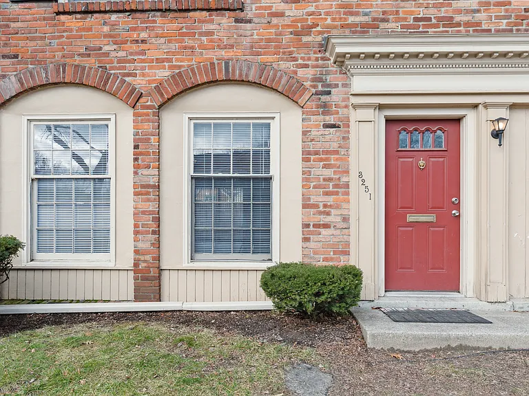 Jamestown Apartments & Townhomes — Photo 36