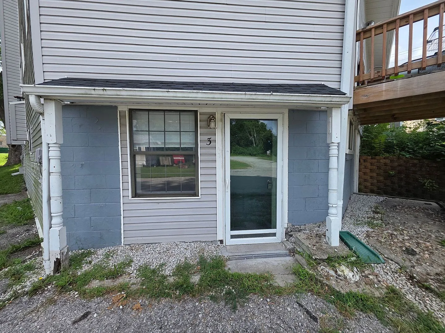 Bright 3-Bedroom Apartment! — Photo 2