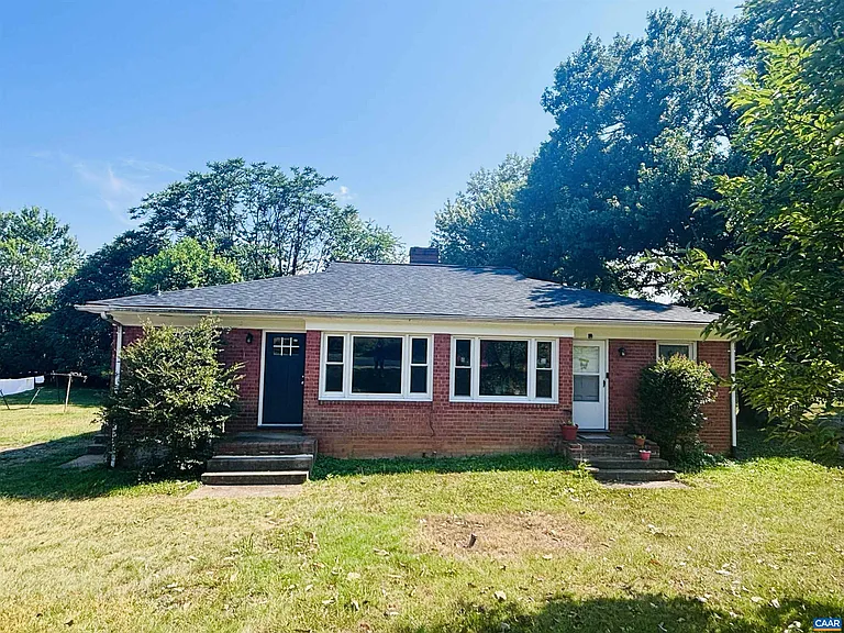 5683 Myrtle St — Photo 2