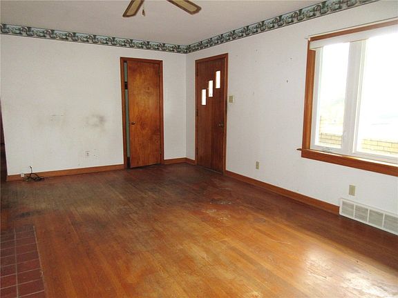 4th image of 1684 E Maiden St
