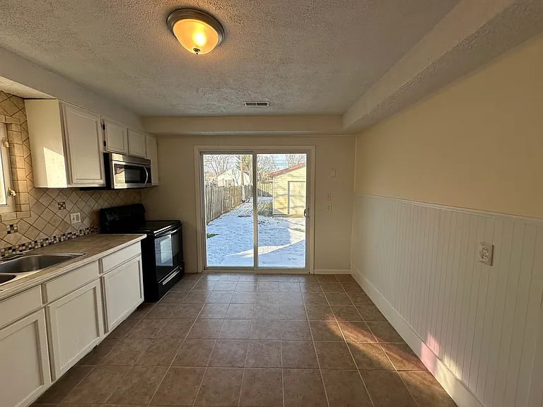18461 Beechwood St — Photo 18