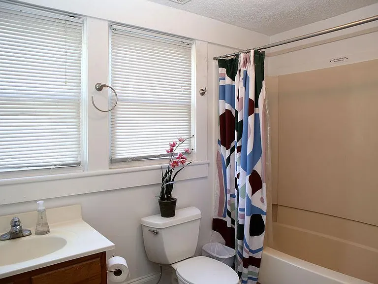 1218 W Market St #H — Photo 11