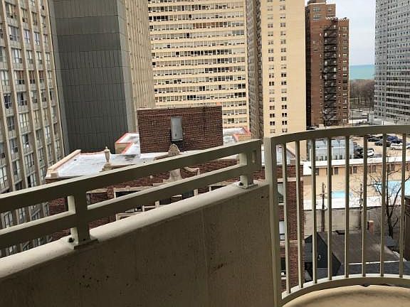 4th image of 3930 N Pine Grove Ave #1215JS