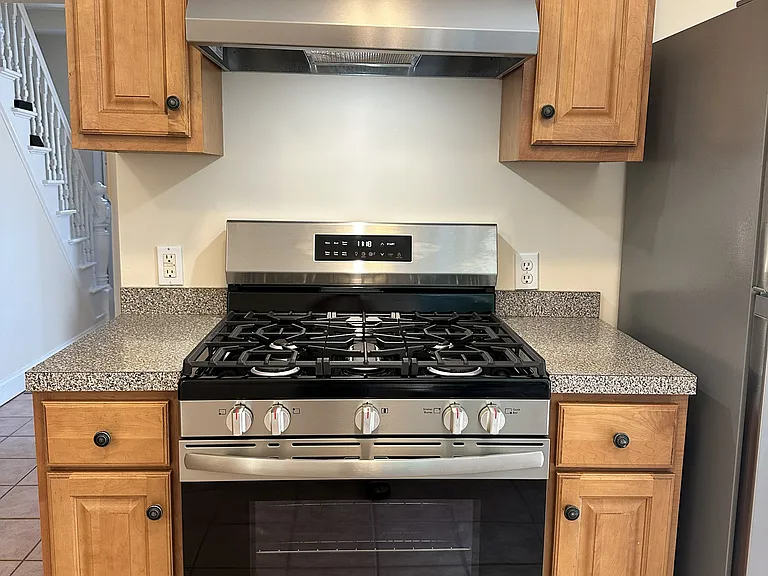32 Chapel Ct #32 — Photo 9