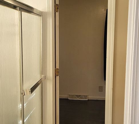 3rd image of 705 Deweese St