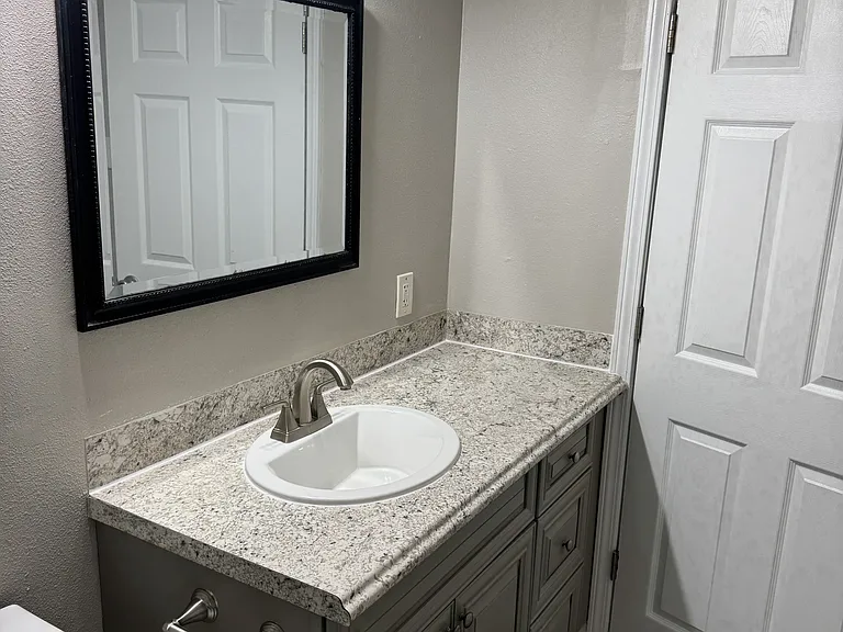 212 Hazelnut St — Photo 1