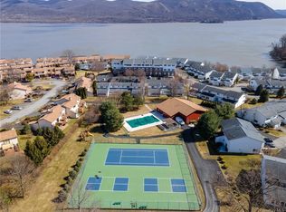 305 Columbine Ln, New Windsor, NY 12553