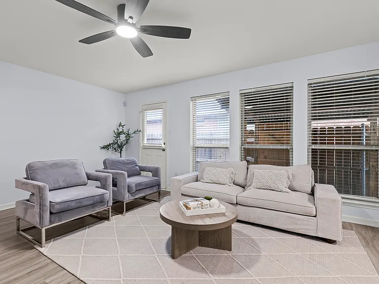 3028 Casa Bella Dr — Photo 2