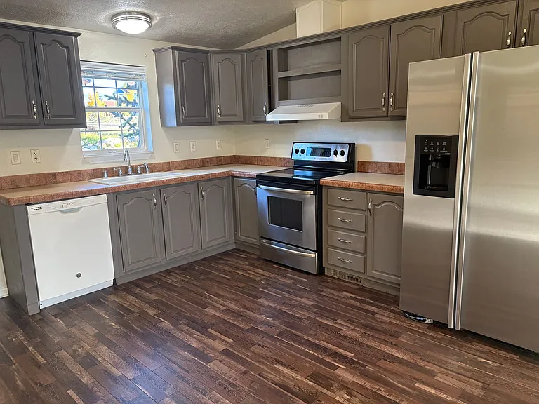 711 Clark Street Duplex — Photo 4
