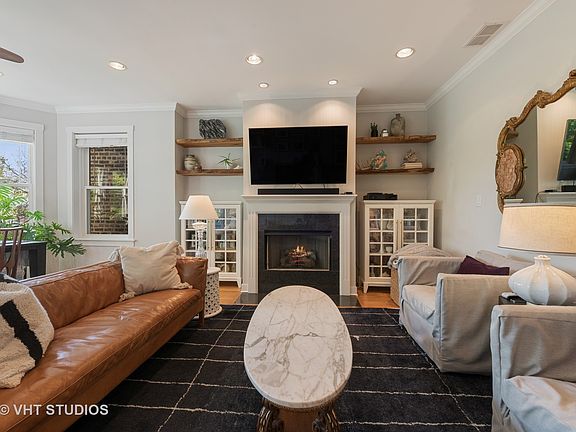 4th image of 2052 W Farragut Ave APT 3