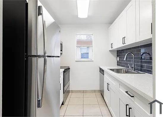 450 SW 2nd Ave #205 — Photo 7