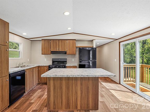 3rd image of 265 Curtis Creek Rd